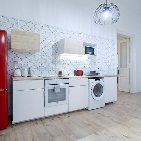 4-Bedroom Comfort Apartment In The Citycenter F38 Будапеща Екстериор снимка